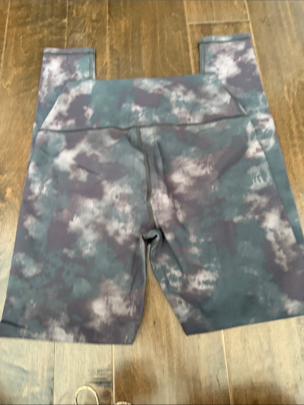 ALO Yoga Cloud Wash High-Rise Leggings in Teal, Purple, Gray - Picture 5 of 6